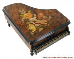 Boîtes à bijoux musicales en bois naturel fabriquées en Italie (18 et 30 lames) Grande boîte à bijoux musicale en bois en forme de piano : boîte à bijoux avec mécanisme musical de 30 lames.