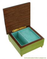 Boîtes à bijoux musicales en bois teinté fabriquées en Italie (18 lames) Boîte à bijoux musicale en bois de 18 lames avec marqueterie de motifs colorés : boîte à bijoux carrée "rectangles"