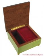 Boîtes à bijoux musicales en bois teinté fabriquées en Italie (18 lames) Boîte à bijoux musicale en bois de 18 lames avec marqueterie de motifs colorés : boîte à bijoux carrée "vitraux"
