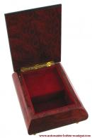 Boîtes à bijoux musicales avec photo Boîte à bijoux musicale de 18 lames en bois teinté rouge avec image imprimée : femme au chandelier