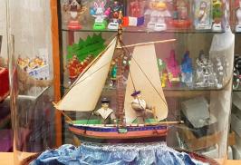 Automates vendus Automate musical "Marine sous globe en verre" : automate musical de la fin du XIXème siècle "Le bateau dans la tourmente"