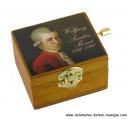 Boîte à musique à manivelle en bois avec image de Wolfgang Amadeus Mozart
