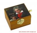 Boîte à musique à manivelle en bois avec image d'un portrait de L. v. Beethoven - L'hymne à la joie