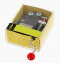 Boîte à musique / boîte musicale / mécanisme musical à manivelle de 18 notes dans une boîte en carton - Bruxelles (Jacques Brel)