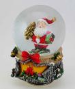Boule à neige musicale animée de Noël avec globe en verre et Père Noël tenant un petit sapin et un cadeau