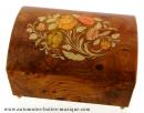 Boîte à bijoux musicale en bois naturel : boîte à bijoux musicale en forme de malle avec fleurs