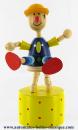 Jouet en bois articulé : jouet en bois clown au chapeau jaune articulé