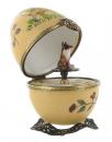 Oeuf musical de style Fabergé fabriqué en France : oeuf musical en porcelaine avec renard